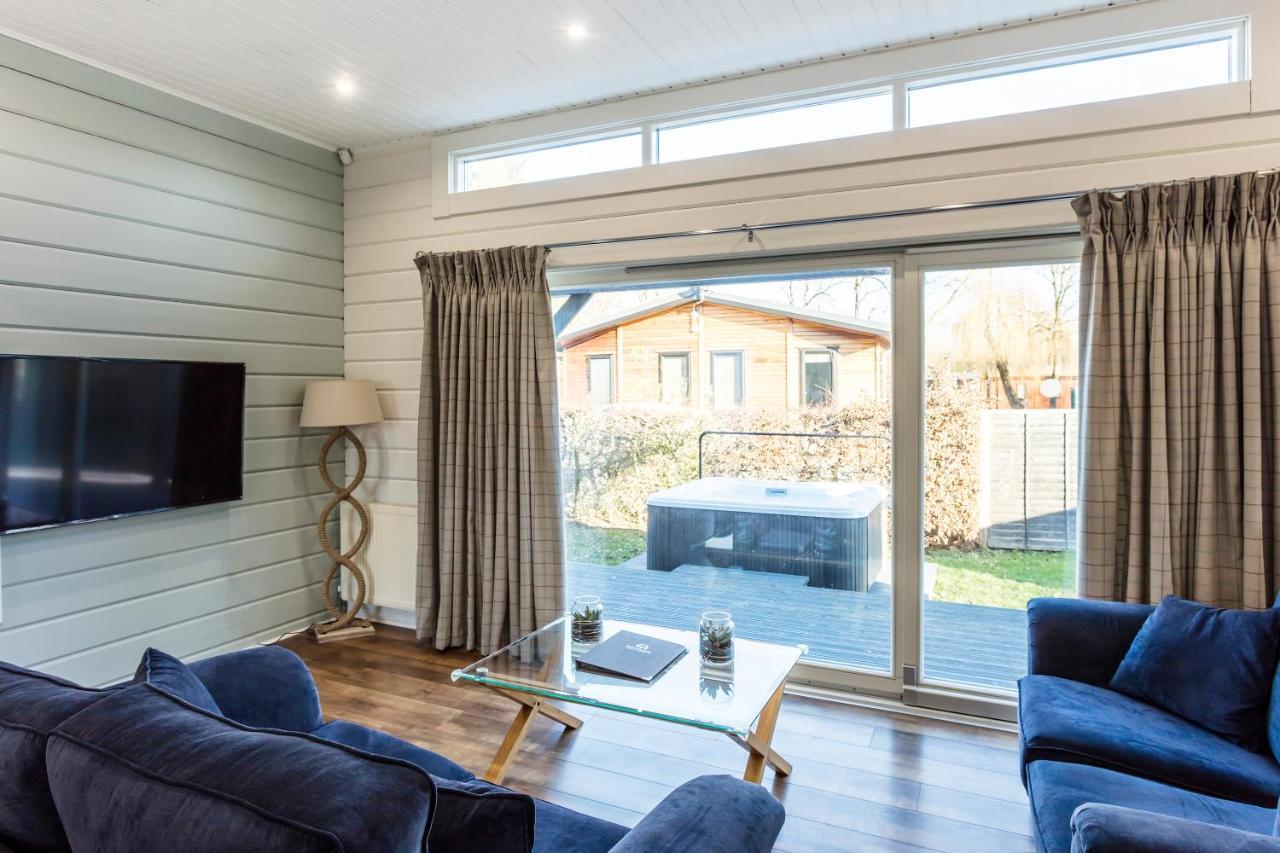 Roydon Marina Village Lodges Eksteriør bilde