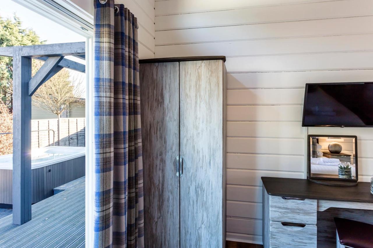 Roydon Marina Village Lodges Eksteriør bilde