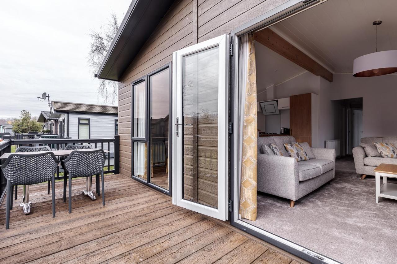 Roydon Marina Village Lodges Eksteriør bilde
