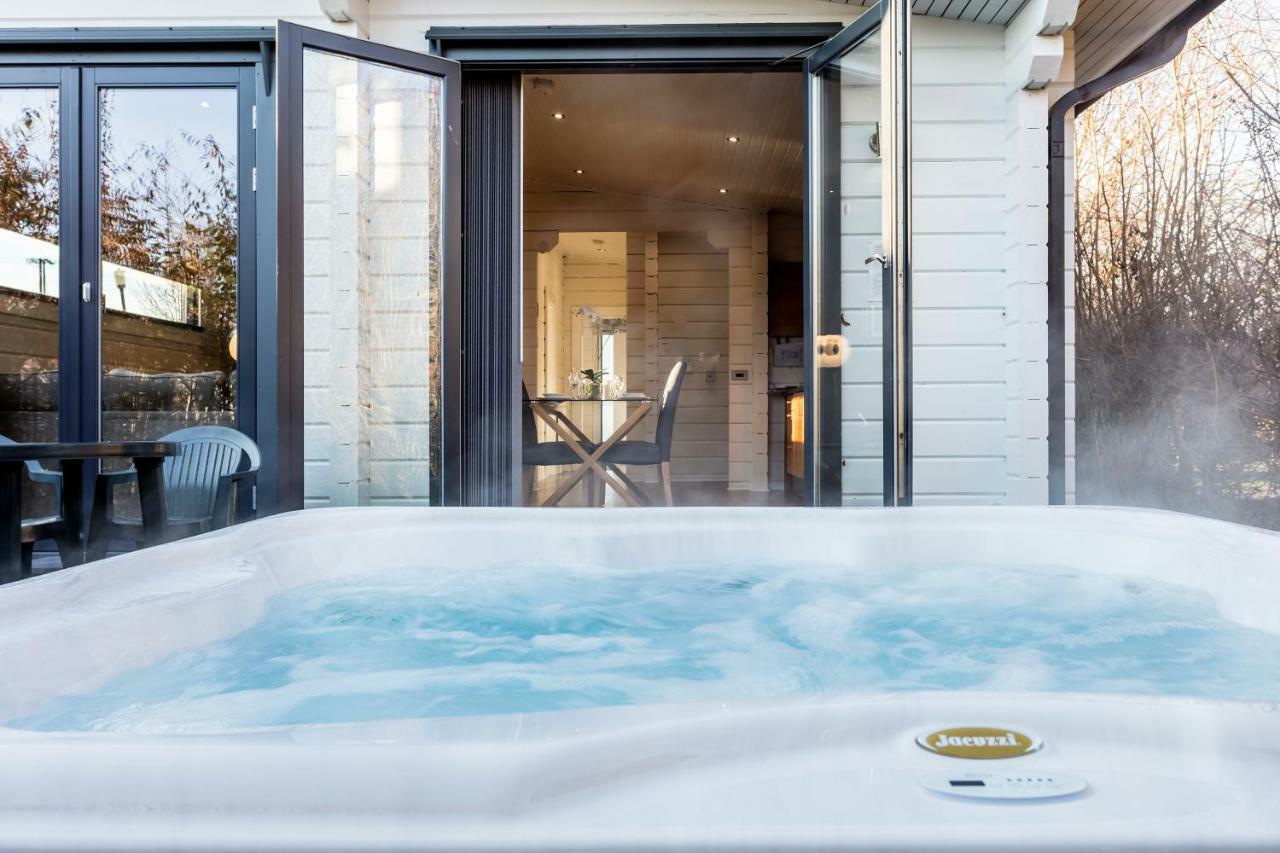Roydon Marina Village Lodges Eksteriør bilde